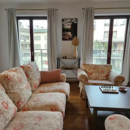 Bulwary Wislane Ludwinowska Przy Forum By Renters * Krasków