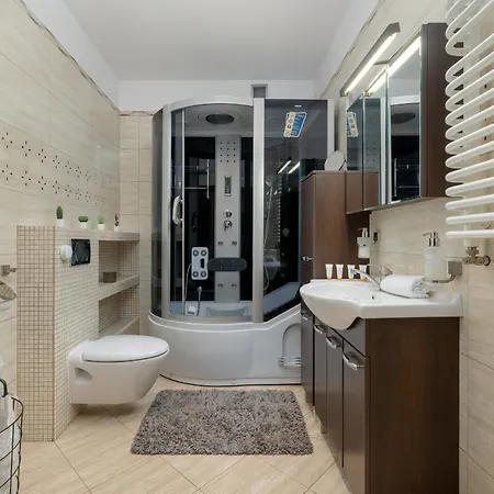 Bulwary Wislane Ludwinowska Przy Forum By Renters Apartment