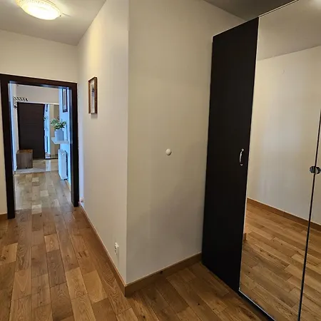 Bulwary Wislane Ludwinowska Przy Forum By Renters * Krakau